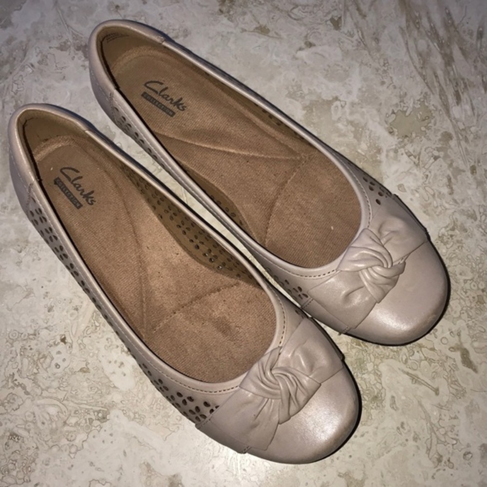 CLARKS “Propose” Ballet Wedge Size 9.5 Nude Leather Laser Cut Outs